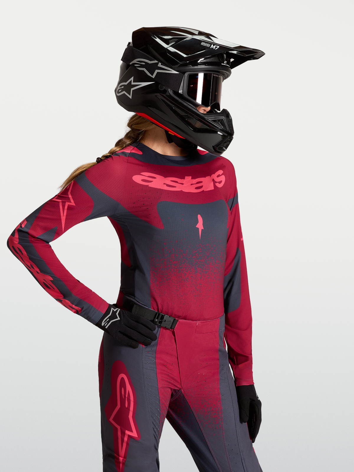 Alpinestars Stella Techstar Trikot Swan, Damen-Motocross-Trikot in Rot und Dunkelgrau mit athletischer Performance-Passform.
