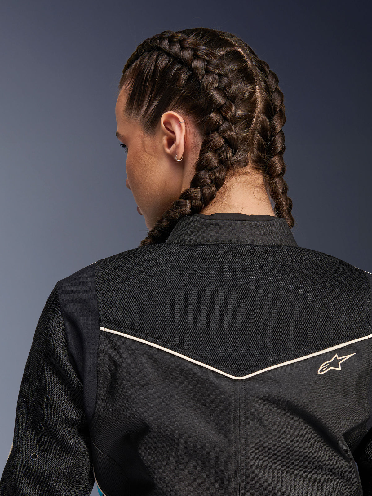 Alpinestars Stella T-Dyno Air Jacket, Women's Motorcycle Jacket, Black with Ecru accents, close-up view of the back yoke featuring extended 3D mesh for ventilation and a small embroidered Alpinestars logo.