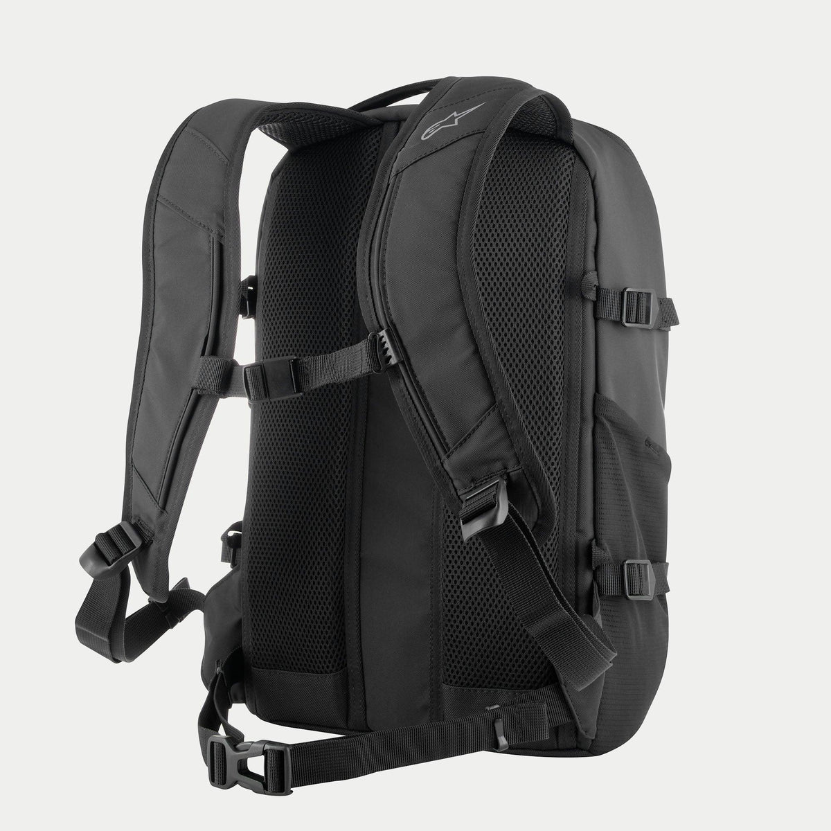 Alpinestars AMP3 Rucksack, technischer Motorrad-Rucksack, Schwarz, Rückansicht mit 3D-Mesh-Rückenpanel, verstellbaren gepolsterten Schultergurten mit Magnetverschluss an der Brust und Hüftgurten, seitliche Kompressionsschnallen, strapazierfähiges Poly-Gewebe-Design