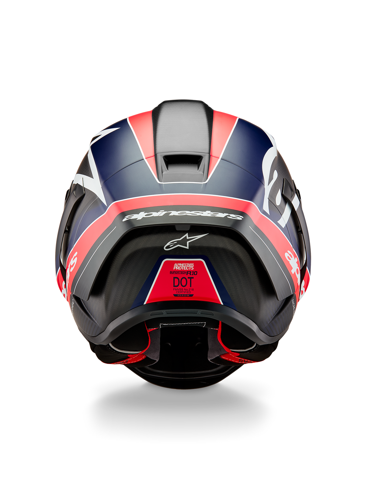 Alpinestars Supertech R10 Team Helm, Rückansicht, Schwarzes Carbon mit Akzenten in Fluo-Rot und Matt-Blau, mit aerodynamischem Spoiler, markantem weißem Alpinestars-Branding und DOT-Zertifizierungslabel, professionelle Motorsport-Ausrüstung