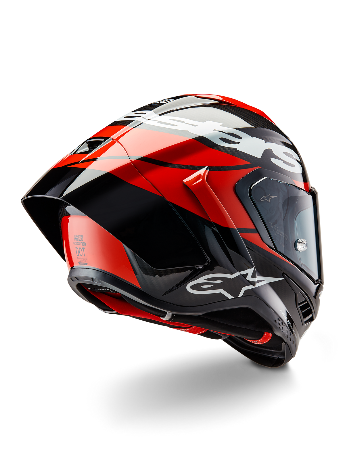 Alpinestars Supertech R10 Element Helm, Schwarz Carbon, Hellrot und Weiß glänzend, Dreiviertelansicht von hinten mit großem aerodynamischem Spoiler und Kohlefaserschale, markante Alpinestars-Logos und DOT-Zertifizierung