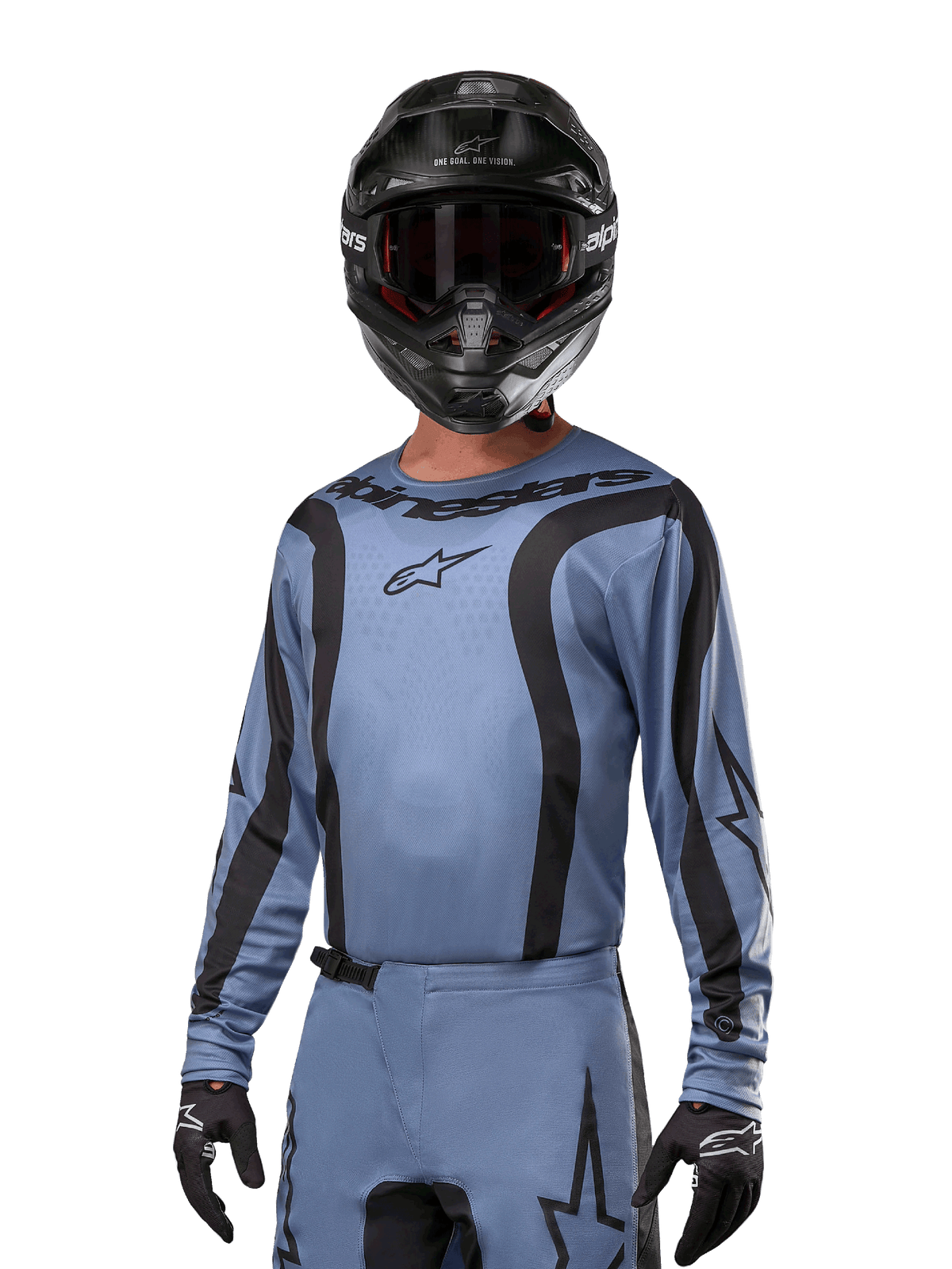 Motocross-Fahrer im Alpinestars 2024 Fluid Lurv Trikot, Hellblau und Schwarz, kombiniert mit einem schwarzen Helm und einer Brille, mit markanten schwarzen Grafikakzenten und Alpinestars Stern-Logo, sportliche Performance-Ausrüstung für Offroad-Rennen