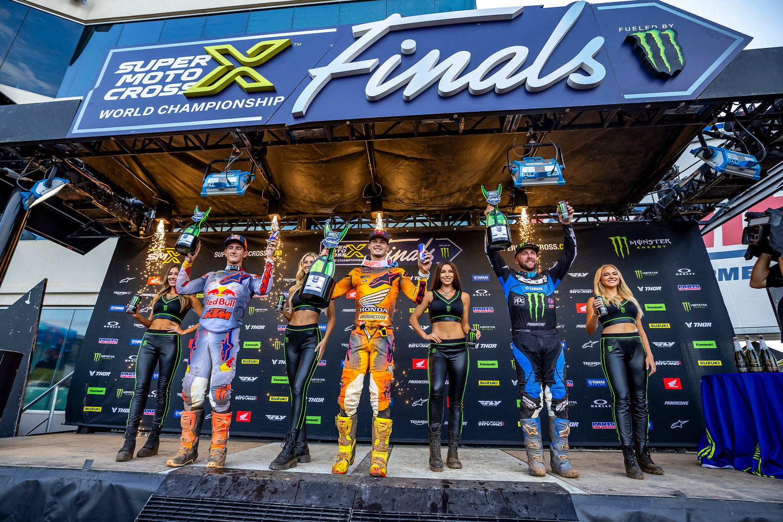 JETT LAWRENCE REIGNS SUPREME IN 450 SMX PLAYOFFS - ROUND 1