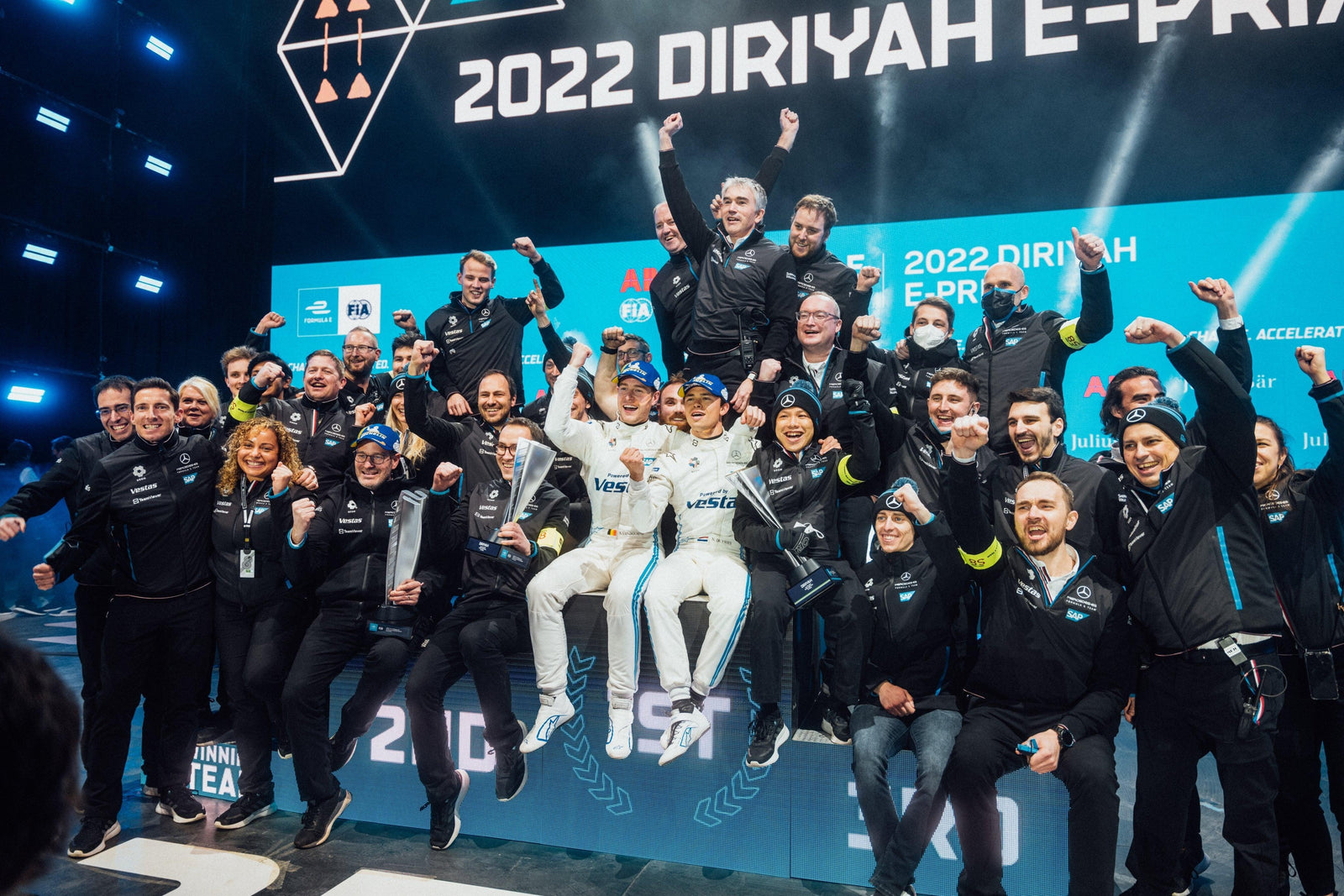 Nyck de vries Kanten Teamkollege Stoffel Vandoorne in Diriyah Fia Formel e-Prix Thriller in Saudi-Arabien