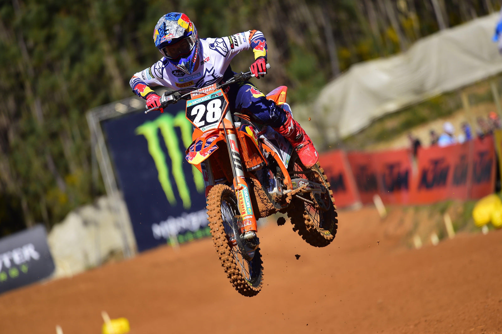 Tom Vialle und Jago Geerts gewinnen MX2 Motos in Agueda, Portugal -Doppelpodium für Alpinestars