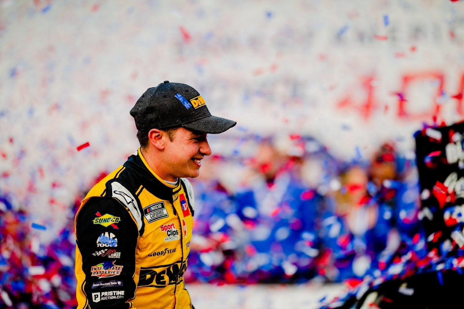 Christopher Bell nimmt den Kupplungssieg, um zum NASCAR Cup Playoff als Kevin Harvick Zweiter und Kyle Busch in Alpinestars 1-2-3 in Charlotte aufzutreten