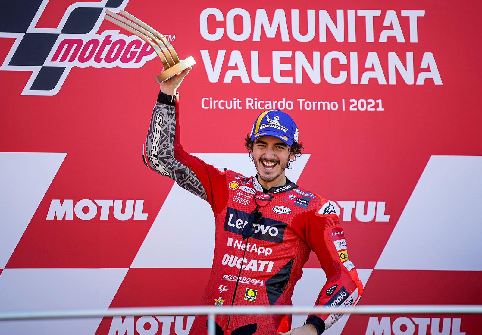 Alpinestars 1,2 im letzten MotoGP -Rennen der Saison, als Pecco Bagnaia Jorge Martin in Valencia nach Hause führt