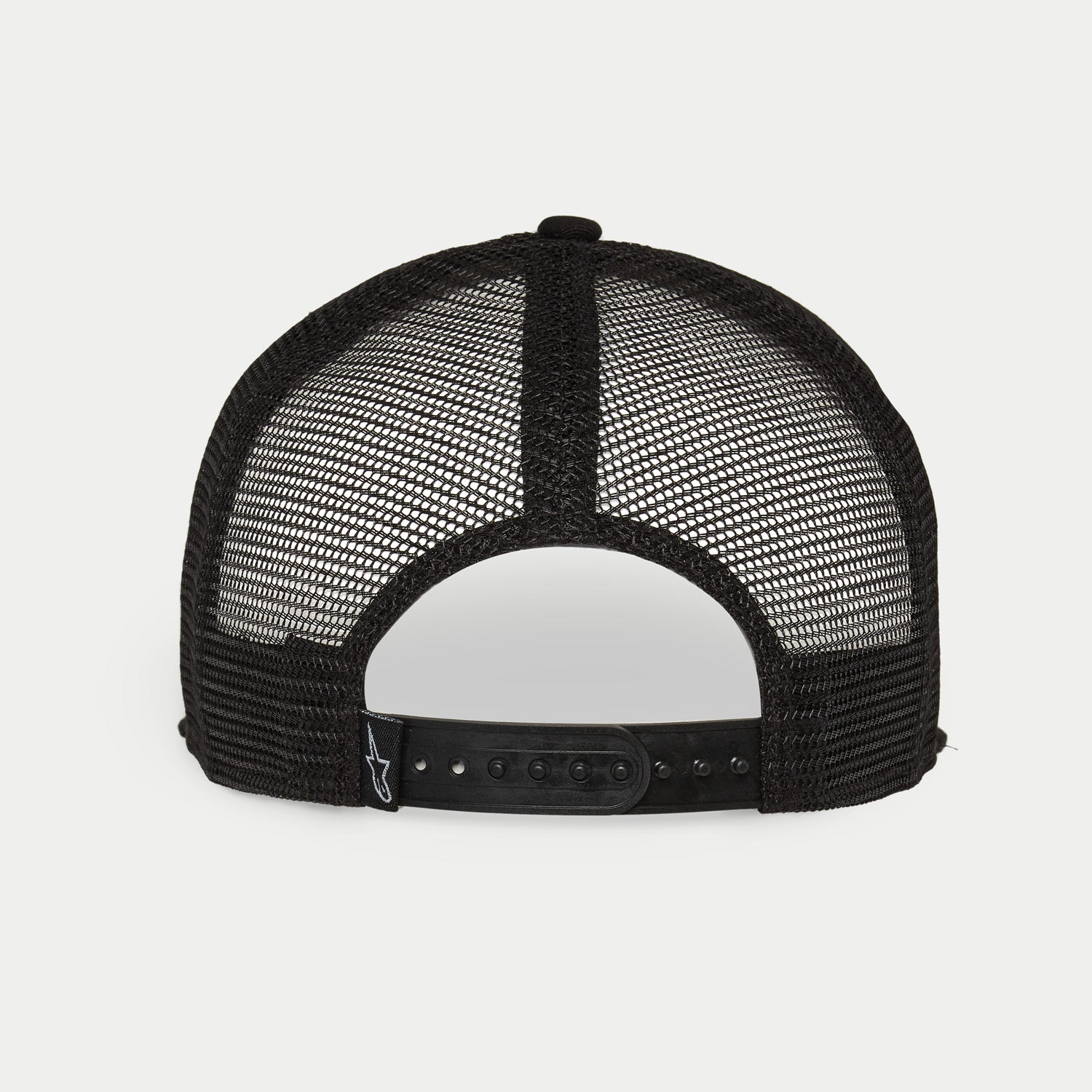 Alpinestars Corp Trucker-Mütze, Weiß und Schwarz, Rückansicht mit schwarzen atmungsaktiven Mesh-Einsätzen, verstellbarer Snapback-Verschluss, kleines Alpinestars-Logo auf dem hinteren Etikett, lässige, vom Motorsport inspirierte Kopfbedeckung