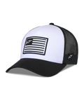 Alpinestars Flag Snapback Hat, Weiß und Schwarz, strukturierte Krone mit gebogenem Schirm, weiße Vorderseite und schwarze Mesh-Rückseite, rechteckiger Logo-Patch im Flaggen-Stil, lässige vom Motorsport inspirierte Kopfbedeckung