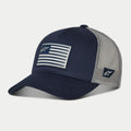 Alpinestars Flag Snapback Mütze, Navy und Grau, gebogener Schirm mit strukturierter Krone, vorne aufgedruckter Flaggen-Aufnäher und seitlich gesticktes Logo, Mesh-Rückseite für Atmungsaktivität, lässige, vom Motorsport inspirierte Kopfbedeckung