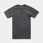 Alpinestars Horizon CSF Tee, kurzärmeliges T-Shirt, Anthrazitgrau mit blauem Alpinestars Ageless-Logo, lässige Motorsport-Sportbekleidung