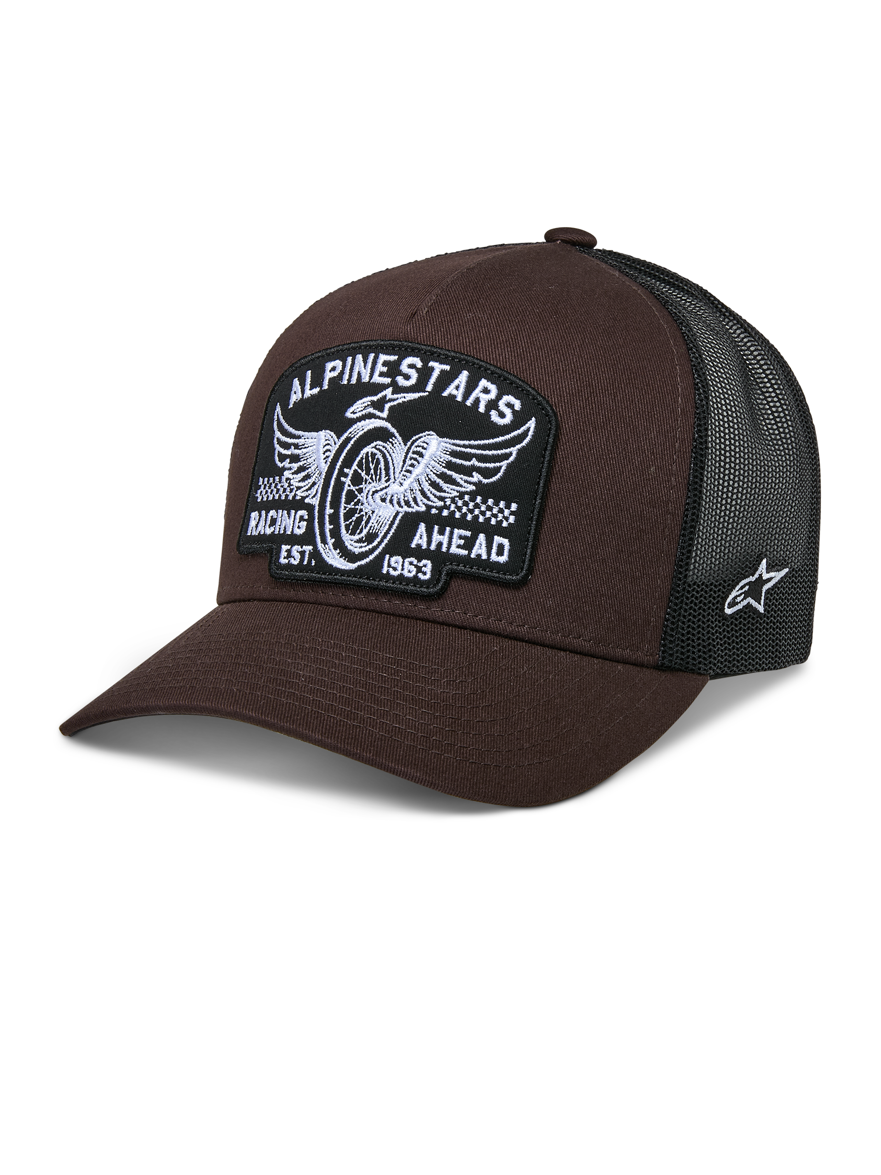 Alpinestars Heritage Patch Trucker Hat, Braun und Schwarz, großer Front-Patch mit Flügelrad-Stickerei und „RACING AHEAD EST. 1963“-Schriftzug, atmungsaktive schwarze Mesh-Rückseite, gebogener Schirm, weißes Stern-Logo an der Seite, Motorsport-inspirierte Freizeitkopfbedeckung