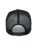 Alpinestars Heritage Patch Trucker Hat, Trucker-Cap, Braun und Schwarz, Rückansicht mit schwarzen Mesh-Einsätzen, verstellbarer Snapback-Verschluss, kleines weißes Logo-Detail am Verschlussriemen