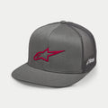 Alpinestars 3D Ageless Trucker-Mütze, Grau mit rotem Logo, flacher Schirm, strukturierte Krone, Twill-Vorderseite mit grauem Mesh-Rücken, rot besticktes 3D-Logo, lässige, vom Motorsport inspirierte Kopfbedeckung