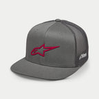 Alpinestars 3D Ageless Trucker-Mütze, Grau mit rotem Logo, flacher Schirm, strukturierte Krone, Twill-Vorderseite mit grauem Mesh-Rücken, rot besticktes 3D-Logo, lässige, vom Motorsport inspirierte Kopfbedeckung