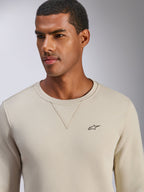 Alpinestars Positive Crew Sweatshirt, Off White, Rundhals-Pullover mit kleinem schwarzem Stern-Logo auf der Brust, V-Ziernaht am Ausschnitt, lässige vom Motorsport inspirierte Lifestyle-Bekleidung