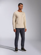 Alpinestars Positive Crew, Rundhals-Sweatshirt, Off-White, lässige Streetwear, mit kleinem schwarzem A-Star-Logo auf der Brust, gerippter Ausschnitt mit V-Naht-Detail, lange Ärmel, modernes, vom Motorsport inspiriertes Design.