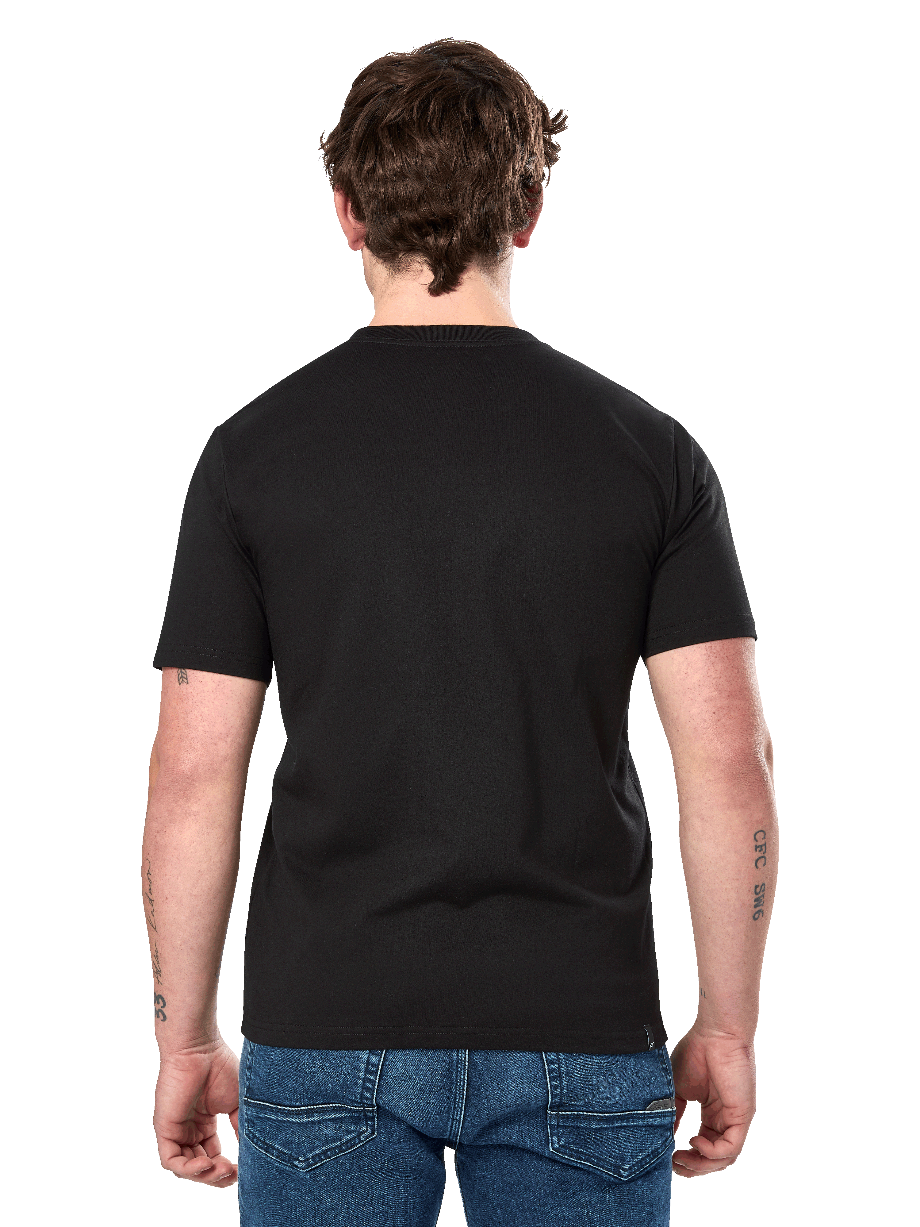 Alpinestars Dot Carbon CSF Tee, Kurzarm-T-Shirt, Schwarz, Rückansicht am Modell mit schlichter Rückseite und lässiger Passform, getragen mit blauen Jeans, motorsportinspirierte Streetwear