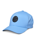 Alpinestars Apex Hat, blaue Baseball-Kappe, mit schwarzem rundem Logo, perforierten Seitenpaneelen zur Belüftung, gebogenem Schirm, Performance-Sportbekleidung