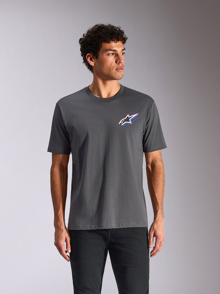 Alpinestars Angler CSF Tee, Kurzarm-T-Shirt, Anthrazitgrau, lebendiges mehrfarbiges Astars-Logo auf der Brust, lässige Motorsport-Sportbekleidung