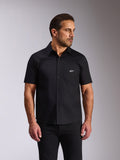 Alpinestars Strive Woven Hemd, kurzärmeliges Hemd mit Knopfleiste, Schwarz, weißes Alpinestars-Logo auf der Brusttasche, lässige Motorsport-Streetwear