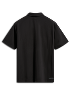 Alpinestars Impetus Sport Polo, kurzärmeliges Poloshirt, Schwarz, Rückansicht mit Selbstkragen und kleinem Alpinestars-Logo am unteren hinteren Saum, sportliche Mock-Mesh-Bekleidung