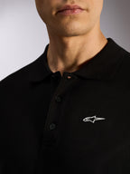 Alpinestars Endeavor Classic Polo, schwarzes Piqué-Kurzarmpoloshirt, 3-Knopf-Leiste, Rippkragen, weißer Astars-Logo-HD-Druck, lässige Motorsport-inspirierte Streetwear