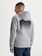 Alpinestars Obsessed Hoodie, Herren-Sportswear-Kapuzenpullover in Grau, Rückansicht am Modell, große schwarze MX-Grafik mit Farbverlauf auf dem Rücken und Alpinestars-Branding am Ärmel, lässige Motorsport-Lifestyle-Bekleidung aus Fleece.