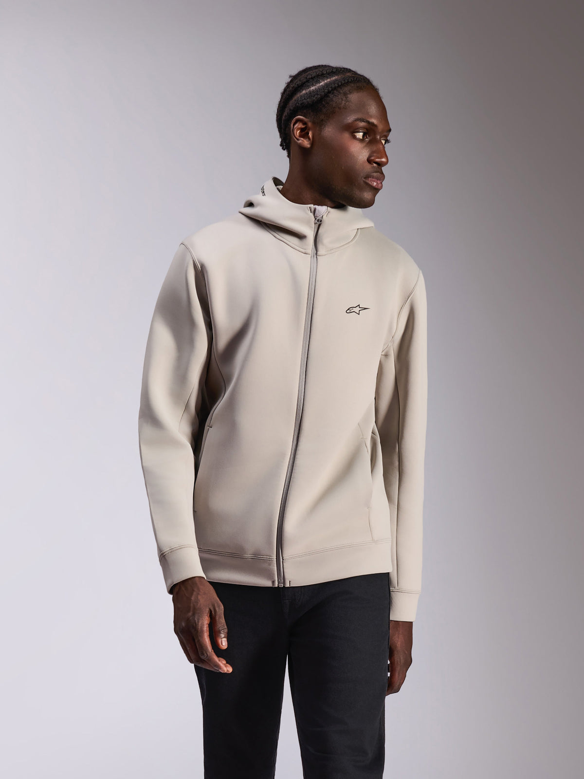 Alpinestars Cypher Hoodie, l$ssige Sportbekleidung, Hellgrau (Cement), Doppelvlies mit durchgehendem Rei$verschluss, hochgeschlossene Kapuze mit Mesh-Futter, kleines schwarzes Astars-Logo auf der Brust, modernes, vom Motorsport inspiriertes Design
