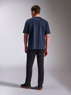 Alpinestars Focused Oversized CSF Tee, kurzärmeliges T-Shirt, Navyblau, Rückansicht mit kleinem weißem Alpinestars-Wortlogo am oberen Rücken, entspannte Oversized-Silhouette, lässige, vom Motorsport inspirierte Streetwear