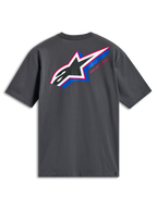Alpinestars Angler CSF Tee, Kurzarm-T-Shirt, Anthrazitgrau, Rückansicht mit großem mehrfarbigem Astars-Logo mit perforierter Füllung, blauen und pinken Akzenten und „Racing Ahead“-Schriftzug, lässige Motorsport-Streetwear