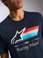Alpinestars Trifecta CSF Tee, kurzärmeliges T-Shirt, Marineblau, weißes Astars-Logo mit dreifarbigen Streifen und „Racing Ahead“-Schriftzug, lässige Motorsport-Sportbekleidung