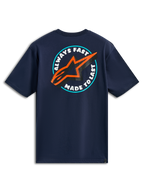 Alpinestars Aorbit CSF Tee, Kurzarm-T-Shirt, Marineblau, Rückansicht mit kreisförmiger Always Fast Made to Last Grafik und orange-schwarzem Stern-Logo, lässige Motorsport-Streetwear