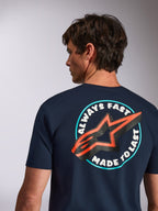 Alpinestars Aorbit CSF Tee, Kurzärmliges T-Shirt, Navy, Rückansicht mit „Always Fast Made to Last“-Grafik und orangefarbenem Stern-Logo, lässige Motorsport-Streetwear