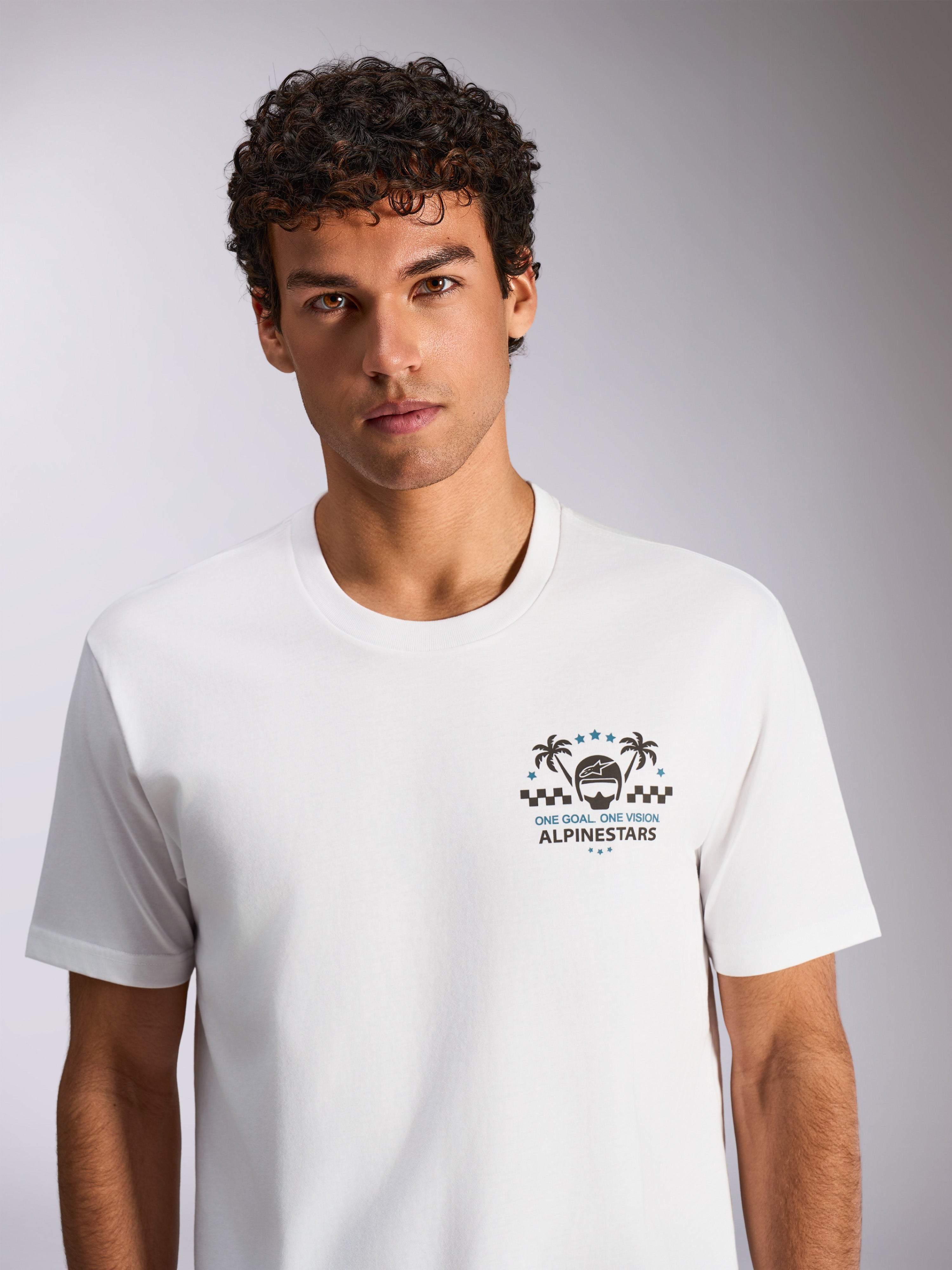 Alpinestars Order CSF Tee, kurzärmeliges T-Shirt, Weiß, Grafikdruck mit Helm und Palmen, „One Goal. One Vision.“ Text, lässige Motorsport-Sportbekleidung
