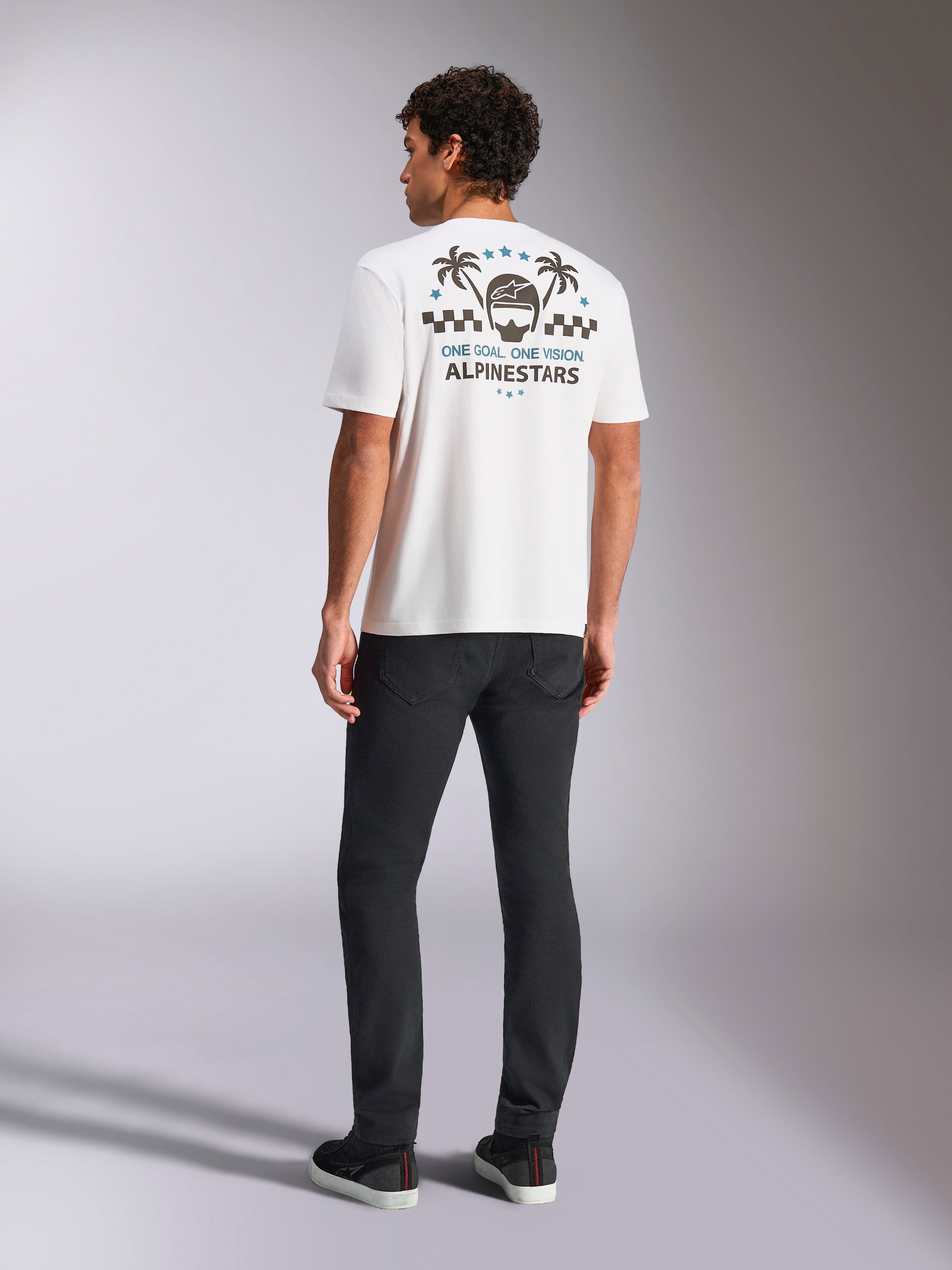 Alpinestars Order CSF Tee, Kurzarm-T-Shirt, Weiß, Rückansicht mit Palmen- und Helm-Grafik, Slogan „One Goal One Vision“, lässige Motorsport-Streetwear