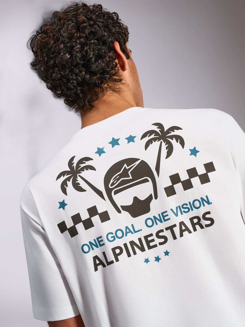 Alpinestars Order CSF T-Shirt, Kurzarm-Shirt, Weiß, Rückansicht mit Grafik aus Helm, Palmen und „ONE GOAL. ONE VISION.“ Schriftzug, lässige Motorsport-Streetwear