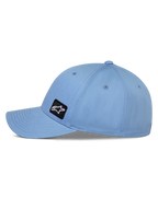 Alpinestars Pivot Cap, Blau, Baseball-Kappe mit gebogenem Schirm, Seitenansicht zeigt strukturierte Krone und Twill-Gewebe, kleiner schwarzer Astars-Logo-Stickaufnäher, lässige motorsport-inspirierte Sportbekleidung