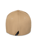 Alpinestars Pivot Kappe, Khaki Sand, Rückansicht, zeigt strukturierte Krone und Flex-Fit-Rückseite, mit einem kleinen schwarzen diagonalen Label mit weißem Astars-Logo, lässige Sport-Kopfbedeckung