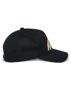 Alpinestars Lucid Snapback Kappe, Schwarz, Seitenansicht, gebogener Schirm mit strukturierter Krone, lebhafte mehrfarbige Logo-Stickerei, 100 % Baumwoll-Twill-Gewebe.