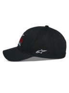 Alpinestars Matrix Snapback-Mütze, Schwarz, Seitenansicht einer lässigen Baseballkappe mit gebogenem Schirm und strukturierter Krone, mehrfarbiger Stickerei-Patch auf der Vorderseite und weißes Astars-Logo an der Seite, Baumwoll-Twill-Konstruktion.