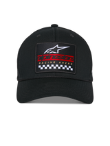 Alpinestars Matrix Snapback Mütze, Schwarz, Strukturierte Krone und gebogener Schirm, Vorderansicht mit mehrfarbigem besticktem Aufnäher mit weißem Astars-Logo, rotem Branding und schwarz-weißem Karomuster, Lässige Motorsport-Kopfbedeckung