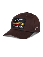 Alpinestars Matrix Snapback Mütze, Braun, mit einem gestickten Aufnäher auf der Vorderseite mit weißem Logo, gelbem Branding und Schachbrettmuster, seitlichem Astars-Logo, gebogenem Schirm, lässige Sportbekleidung