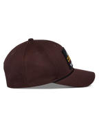 Alpinestars Matrix Snapback Mütze, Dunkelbraun, Seitenansicht mit gebogenem Schirm, strukturierter Krone und Logo-Patch auf der Vorderseite mit Kordel-Detail, lässige, vom Motorsport inspirierte Kopfbedeckung