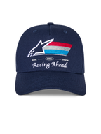 Alpinestars Trifecta Snapback Kappe, navyblaue Mütze mit gebogenem Schirm, gesticktes Frontlogo mit weißem Stern und dreifarbigen Streifen, weißer „Racing Ahead“ und „Goal One Vision“ Schriftzug, strukturierte Krone, lässige vom Motorsport inspirierte Kopfbedeckung