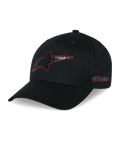 Alpinestars Carbon Fiber Snapback Kappe, Schwarz, gebogener Schirm mit strukturierter Krone, Astars-Logo vorne mit roter Umrandung und Carbonfaser-Optik, seitlicher Alpinestars-Schriftzug in Rot, lässige Motorsport-Kopfbedeckung