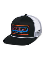 Alpinestars Phosphor Trucker Cap, Schwarz und Weiß, flacher Schirm mit strukturierter Krone und weißem Kordel-Detail, mehrfarbiger Astars-Patch vorne mit orangefarbenem Rand und „RACING AHEAD“-Schriftzug, atmungsaktive Rückseite aus weißem Mesh mit seitlicher Logo-Stickerei