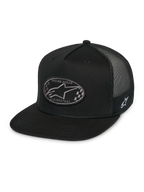 Alpinestars Contender Trucker Hat, schwarze Snapback-Kappe, flacher Schirm, ovaler Front-Aufnäher mit kariertem Astars-Logo und „Racing Ahead“-Schriftzug, schwarze Mesh-Rückseite, seitliche Logo-Stickerei, lässige Motorsport-Streetwear