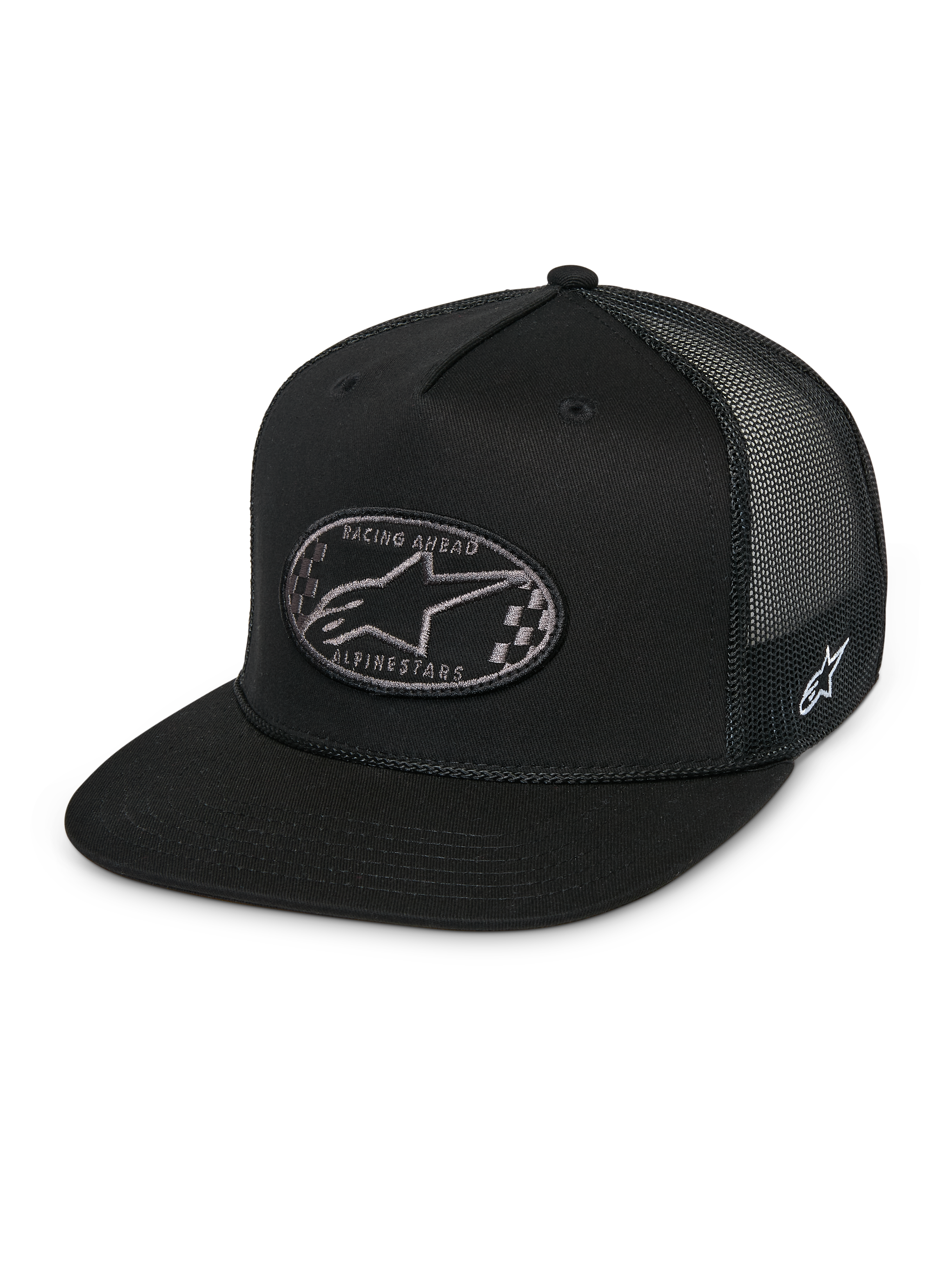 Alpinestars Contender Trucker Hat, schwarze Snapback-Kappe, flacher Schirm, ovaler Front-Aufnäher mit kariertem Astars-Logo und „Racing Ahead“-Schriftzug, schwarze Mesh-Rückseite, seitliche Logo-Stickerei, lässige Motorsport-Streetwear