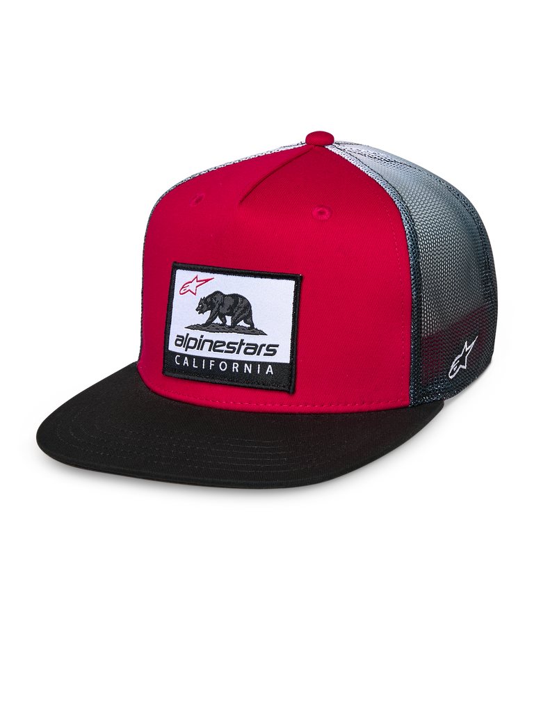 Alpinestars Cali Gradient Trucker-Mütze, Rot, Schwarz und Weiß, strukturierte rote Krone mit flachem schwarzem Schirm, graue Mesh-Rückseite mit Farbverlauf, mit Cali Bear Webaufnäher und seitlicher Logo-Stickerei, lässige Motorsport-Kopfbedeckung